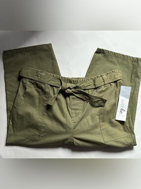 NWT Just Be Women’s Olive Green Drawstring With Belt And Pockets Capris